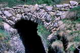 Pays des Écrins - Vieux pont de pierre à Dormillouse